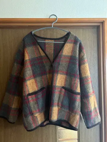 체크 무늬 노카라 자켓