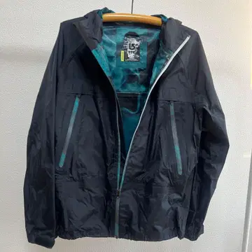 블랙 나일론 자켓 후드 부착