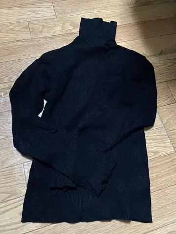 블랙 터틀넥 니트 L 사이즈