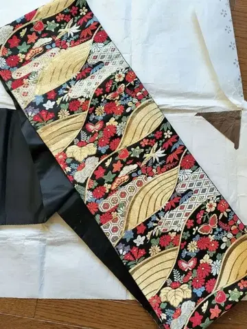 후쿠로 오비 블랙 베이스에 화려한 꽃 나비