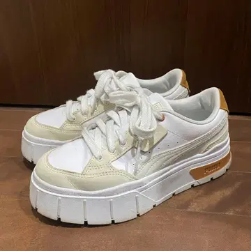 PUMA 화이트 플랫폼 스니커즈
