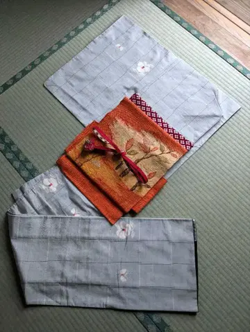 연한 그레이 코몬 동백꽃 순수 실크  오메시 앤티크 빈티지