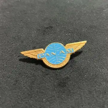 PAN AM 배지 골드 컬러 날개
