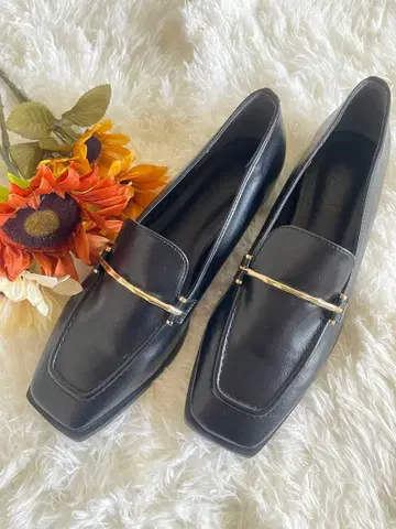 블랙 로퍼 골드 금장 장식 포함