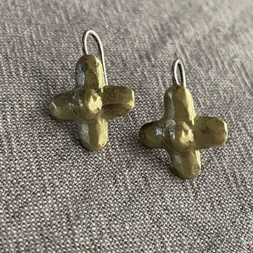 chahat 차하트 시키야리에 놋쇠 크로스 귀걸이 양쪽용