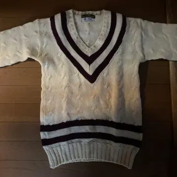 [ 새상품급 ] 아이보리 V넥 니트 스웨터