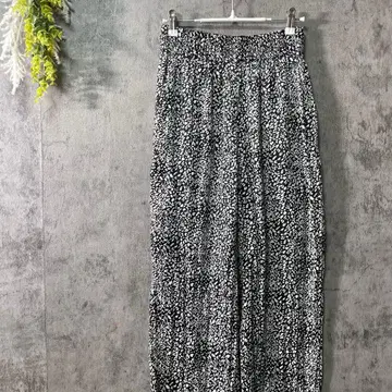 글로벌 워크 와이드 팬츠 레오파드 무늬 모노톤 전체 밴딩 깔끔한 블랙 M