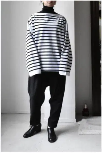 Outil 스트라이프 긴팔T셔츠