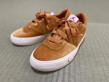 JORDAN SERIES 스니커즈