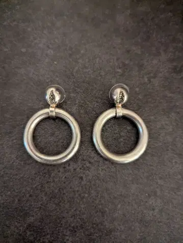 레이디 그레이 실버 귀걸이