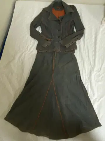 [ 에테르노 벨레차 ] 스커트 셋업 오렌지 스티치