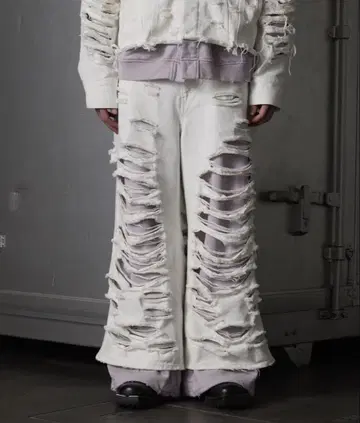 GRANCY 맨투맨 도킹 디자인 데미지 배기 데님 팬츠 화이트