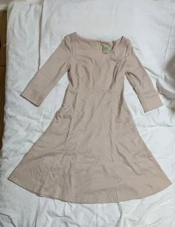 시빌라 베이지 7부 소매 플레어 스커트 원피스