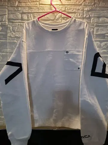 RVCA 화이트 맨투맨 트레이닝복