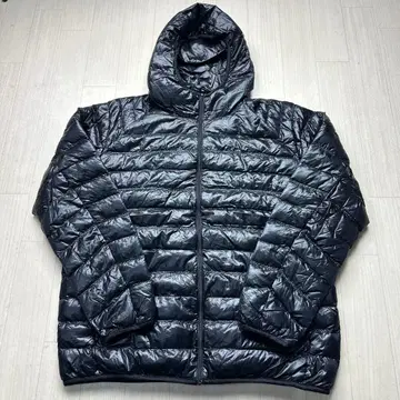 유니클로 울트라 라이트 다운 후디드 자켓 XL 광택 블랙