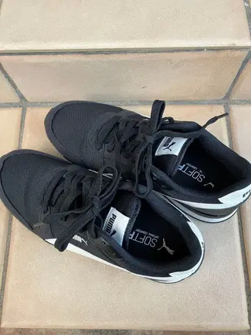 PUMA 소프트풋 블랙/화이트 스니커즈