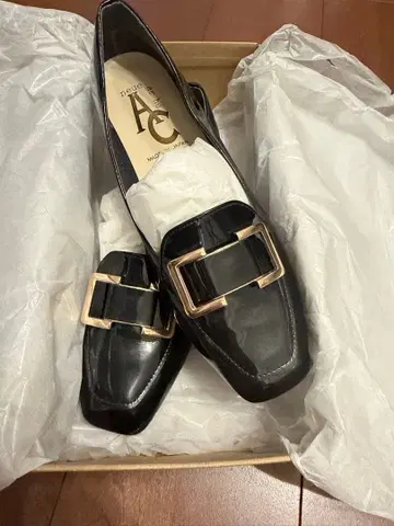 버클 장식 블랙 로퍼 24.5cm