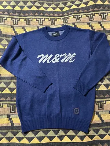 masses M&M 로고 네이비 스웨터