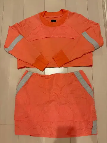 오렌지 크롭 탑 스커트 세트