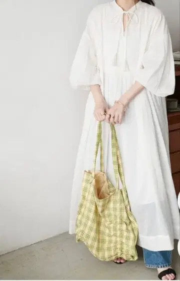 DISCOAT 소매 벌룬 절개 개더 원피스