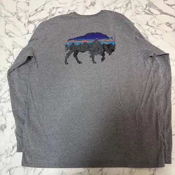 patagonia 그레이 긴팔 티셔츠 바이슨 디자인