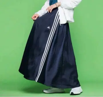 adidas 네이비 플레어 스커트