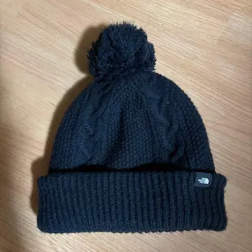 The North Face 폼폼 포함 니트 모자 블랙