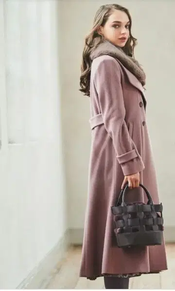 Noela 에코 퍼 티펫 부착 코트