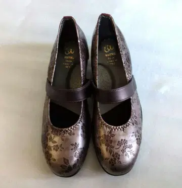 미사용 새상품 꽃무늬 4E 신발 일본제 23.5cm