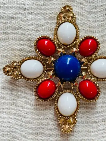 빨간색 화이트 파랑 트리콜로르 컬러 브로치