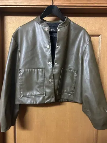 ZARA 올리브 크롭 가죽 자켓