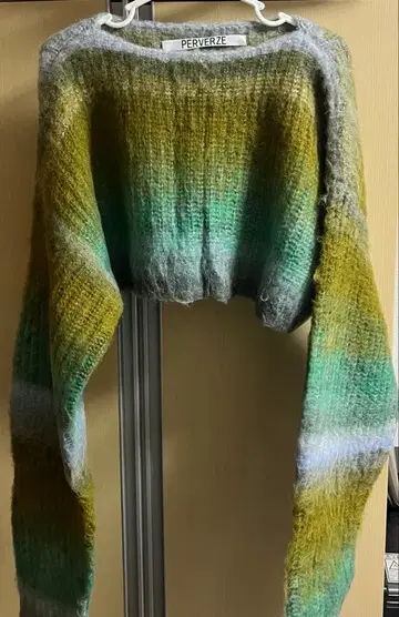 PERVERZE 모헤어 크롭 니트