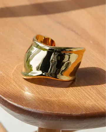 OTO.HA 웨이브 모양 골드 메탈 뱅글