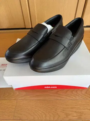 MBT 블랙 가죽 슬립온 기능성 신발