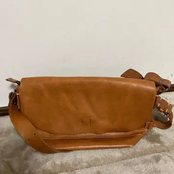 마노페스 브라운 가죽 숄더백