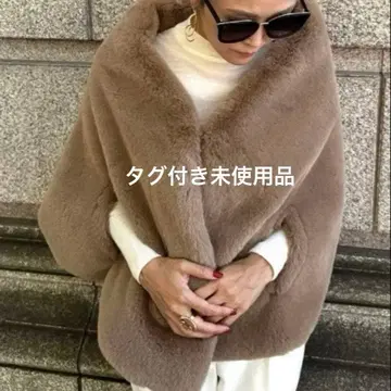 [택 포함 새상품] JENNE 리치 볼륨 퍼 케이프 베이지