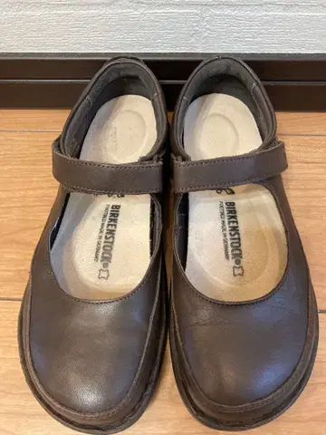 BIRKENSTOCK 브라운 메리제인 슈즈