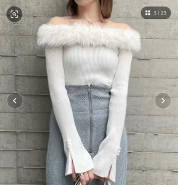 오프숄더 퍼 옷깃 니트