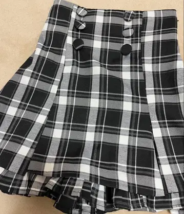 pium 프론트 버튼 턱 플레어 치마바지 블랙