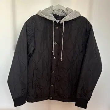 블랙 퀼팅 자켓 후드 부착