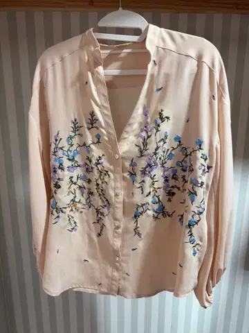 그레이스 콘티넨탈 멀티 플라워 얀 블라우스