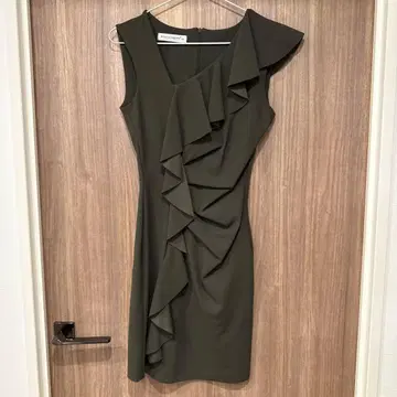 RINASCIMENTO 리나시멘토 프릴 디자인 슬리브리스 원피스