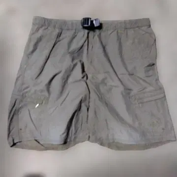 카키색 버클 포함 숏팬츠 남성용