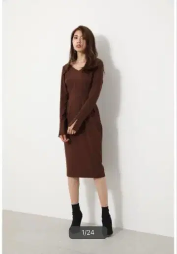 [ 새상품 ] rienda 백 버튼 플리츠 원피스