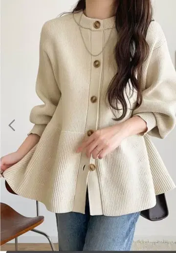 [ 미사용 새상품 택 포함 ] 크림색 리브 니트 L 사이즈 페플럼