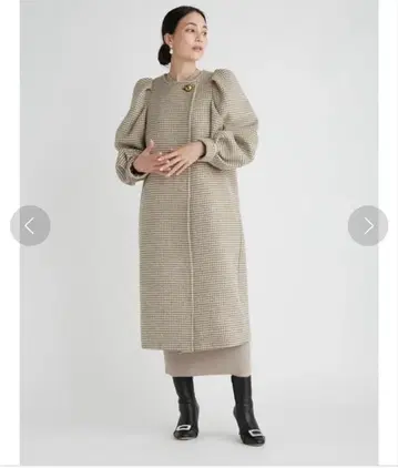 CELFORD 메탈 버튼 퍼프 슬리브 코트