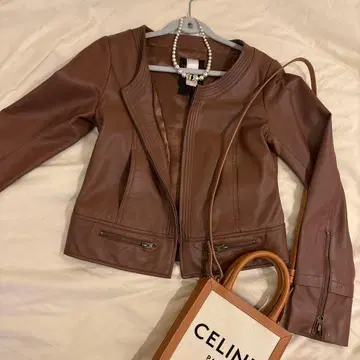 브라운 가죽 자켓 수영장 스튜디오