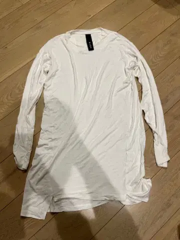 ADYN 화이트 롱 슬리브 T셔츠