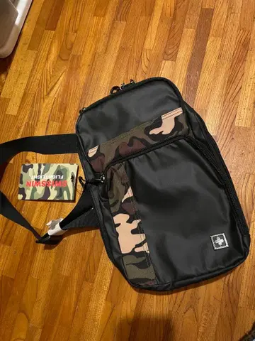 카모플라쥬 바디백 190 x 100 x 35mm 새상품 택 포함