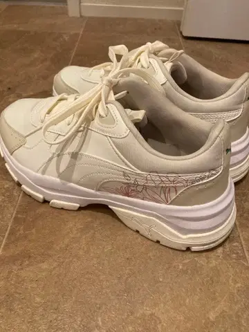 PUMA 카시아 비아 스니커즈